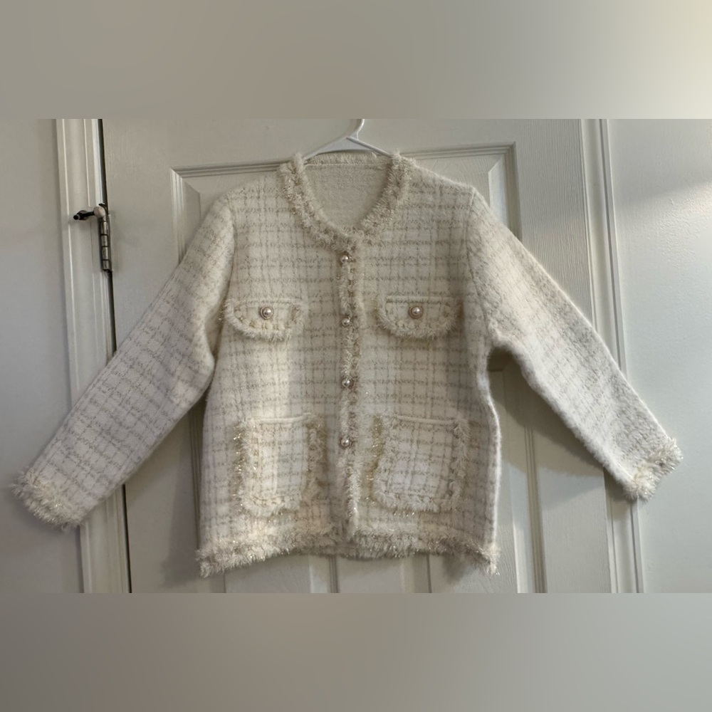 Chic Cream Tweed Metalic Gold Fiber Jacket with Pearl Gold Rim Style Buttons